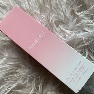 KYLIE SKIN by Kylie Jenner Foaming Face Wash